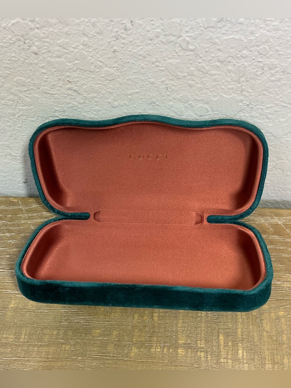 Gucci Hard Shell Velvet Eyewear Case Emerald Green w/ Burnt Orange interior